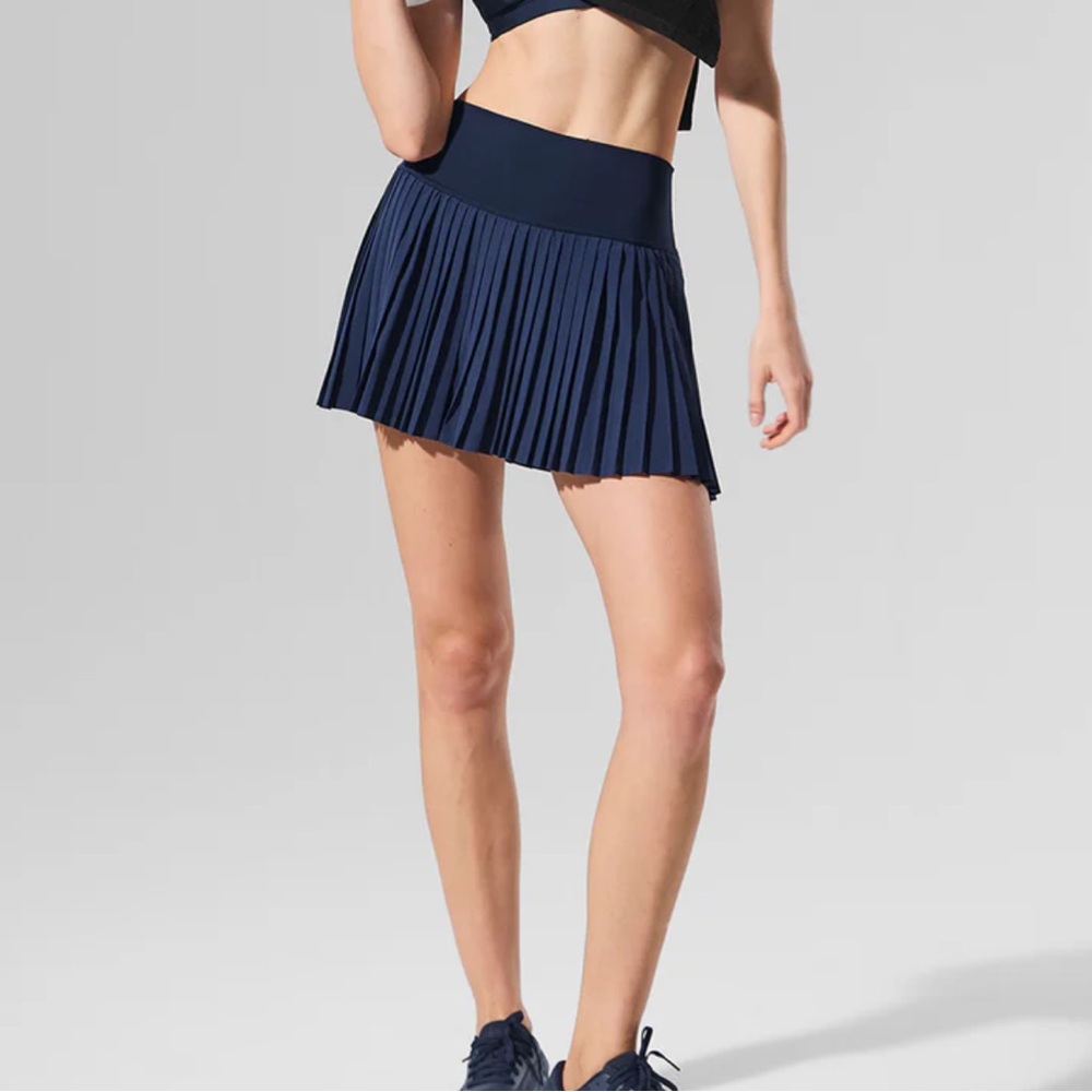 ALO Yoga | Navy Skirt with Built-in Shorts